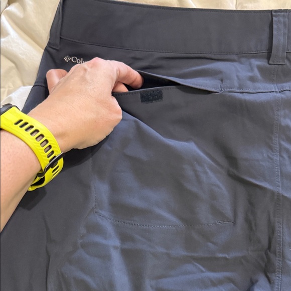 Columbia Women's Navy Flat Front Hiking Shorts 10 inseam like new 18w - Picture 9 of 10